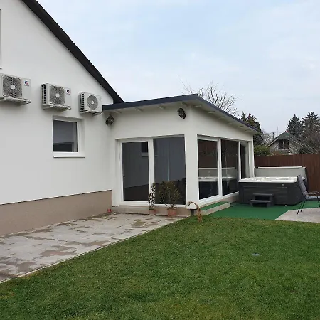 Mazso Vendeghaz Balatonakarattya
